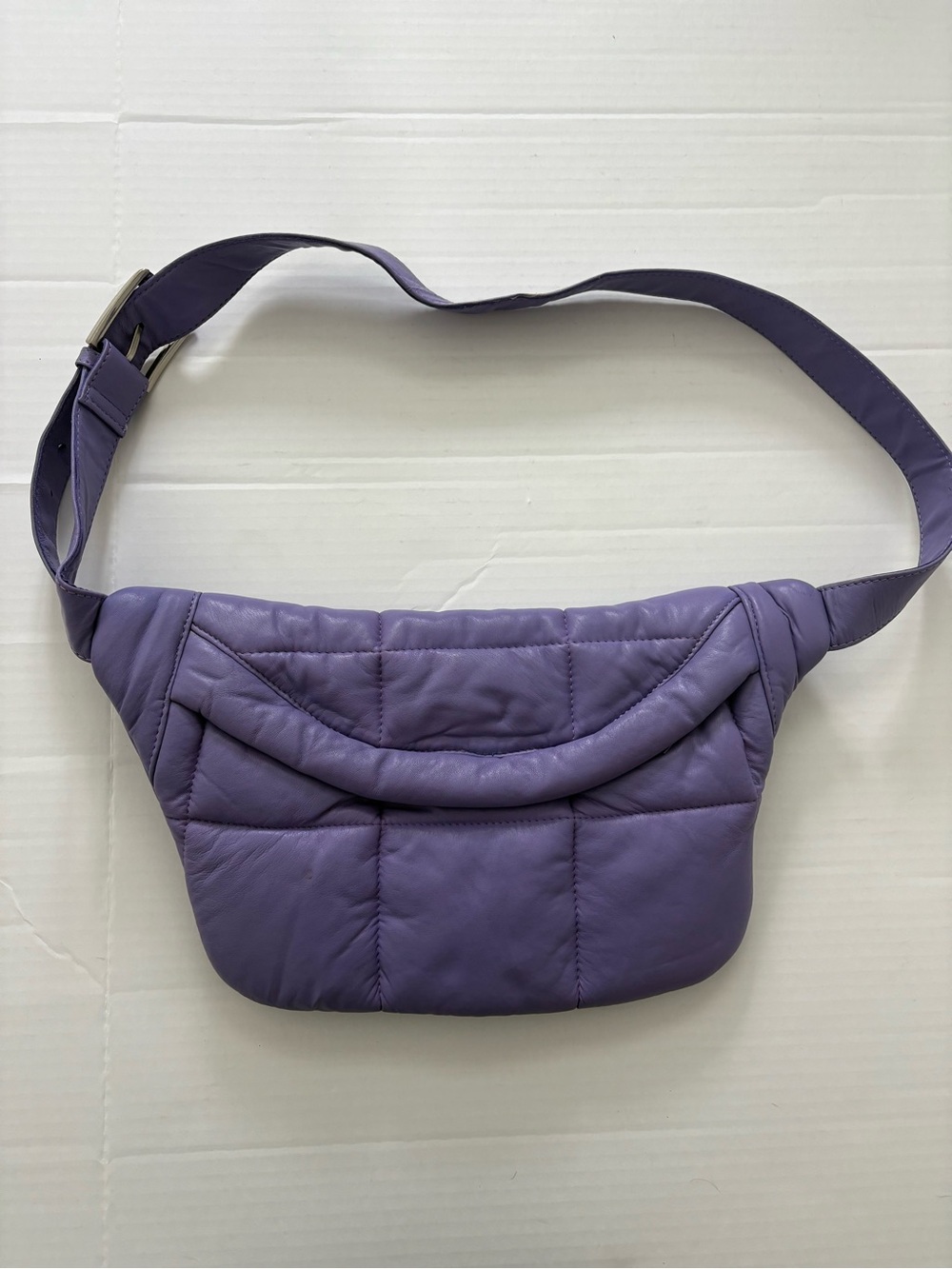 Stylism Denmark quilted puffy sling bag in lavender
